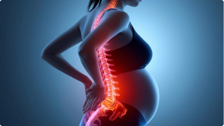 妊娠中に腰がピキッ！ぎっくり腰？原因と今すぐできる対処法を解説します。